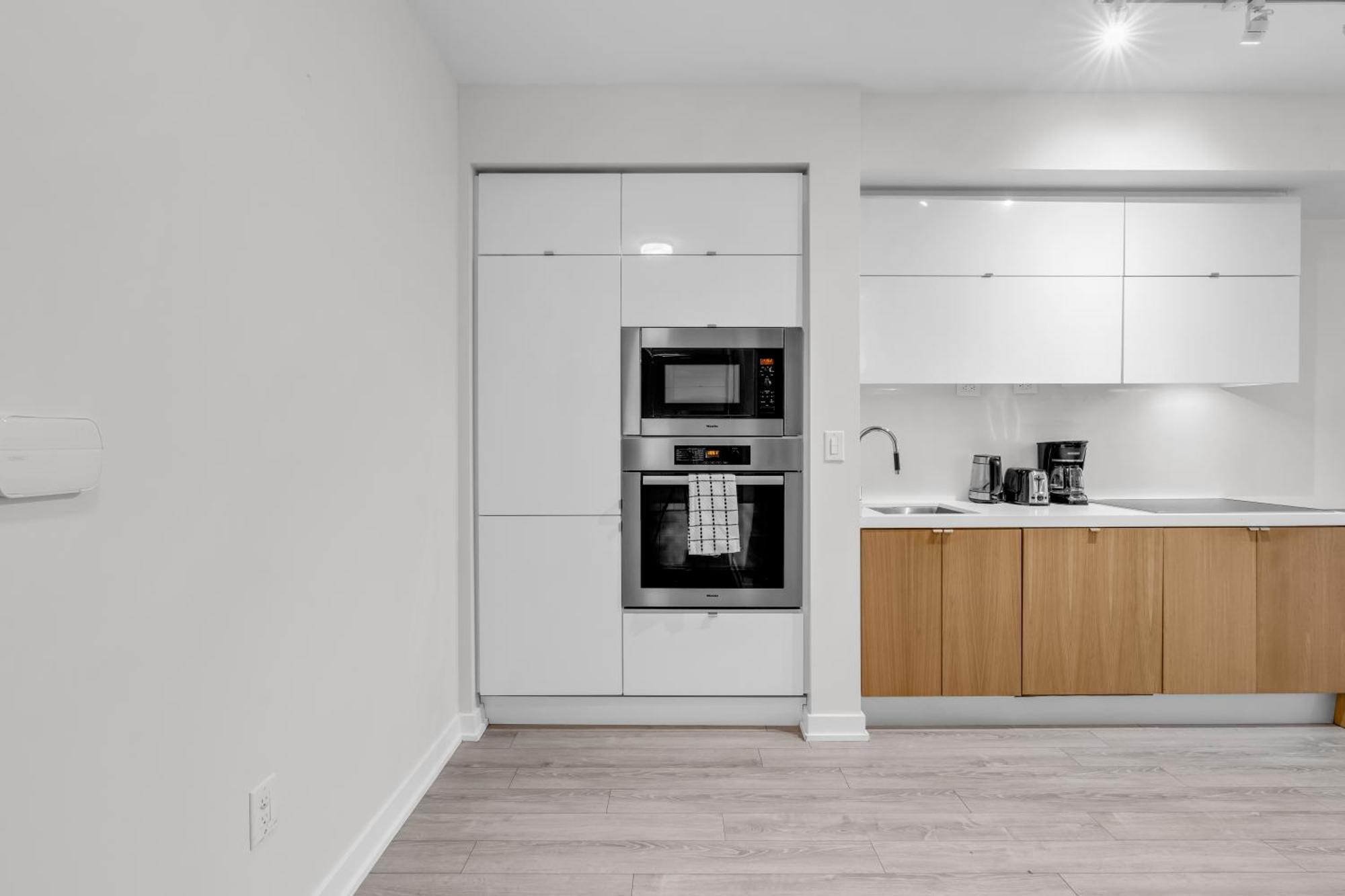 Spadina Modern Suites Toronto Exterior photo